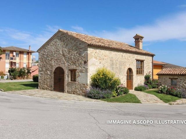 Locale Commerciale in vendita a San Michele, Marche
