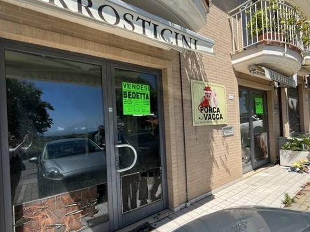 Locale Commerciale in vendita a Sant'Andrea, Marche