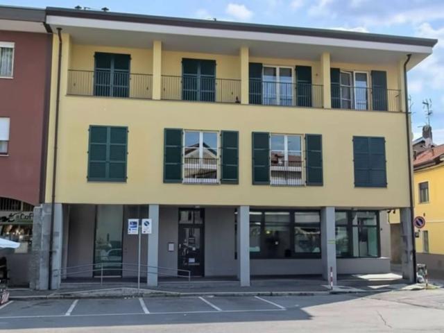 Locale Commerciale in vendita a Ferno, Lombardia