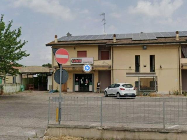 Locale Commerciale in vendita a Ferrara, Reggio Emilia