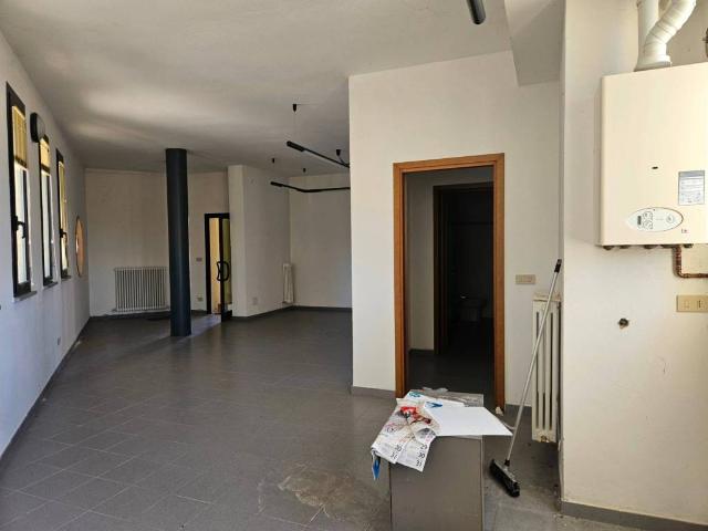 Locale Commerciale in vendita a Malborghetto di Boara, Ferrara
