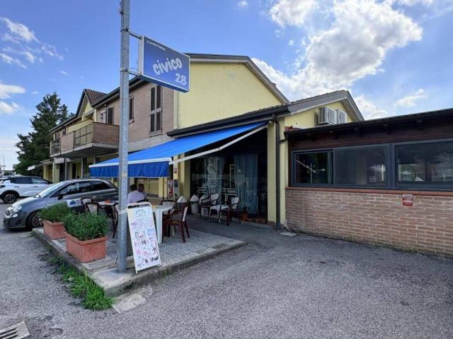 Locale Commerciale in vendita a Ferrara, Reggio Emilia