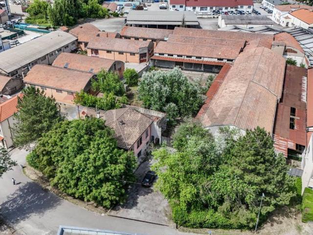 Locale Commerciale in vendita a Mizzana, Ferrara