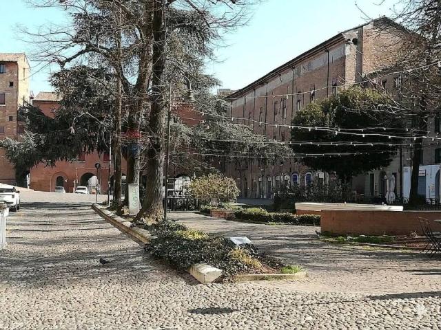 Locale Commerciale in vendita a Giardino, Ferrara