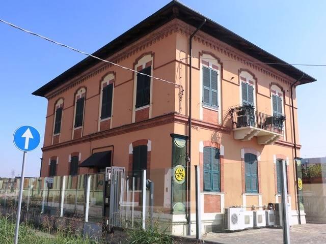 Locale Commerciale in vendita a Ferrara, Reggio Emilia