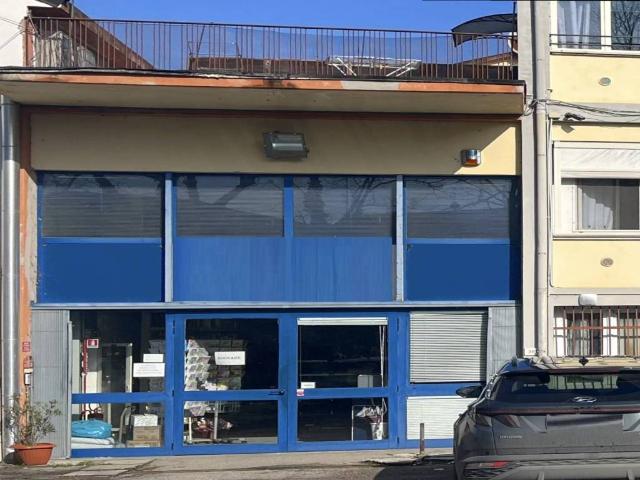 Locale Commerciale in vendita a Mizzana, Ferrara