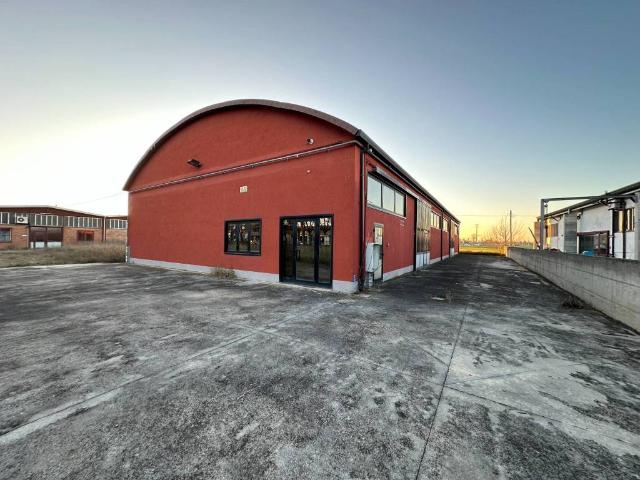 Locale Commerciale in vendita a Villaggio Satellite, Ferrara