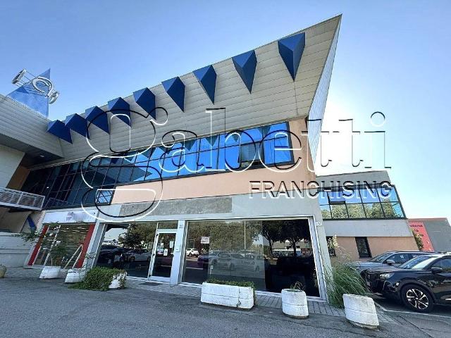 Locale Commerciale in vendita a Chiesuol del Fosso, Ferrara