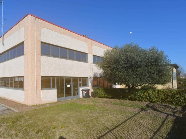 Locale Commerciale in vendita a Mizzana, Ferrara