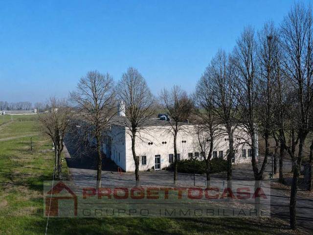 Locale Commerciale in vendita a Fiesse, Lombardia