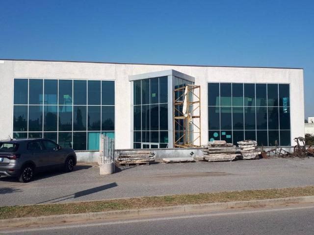 Locale Commerciale in vendita a Fiesse, Lombardia