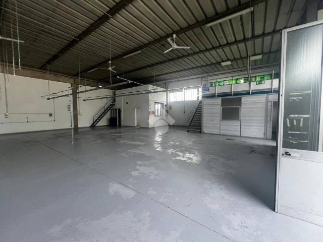 Locale Commerciale in vendita a Fiesso D'artico, Veneto
