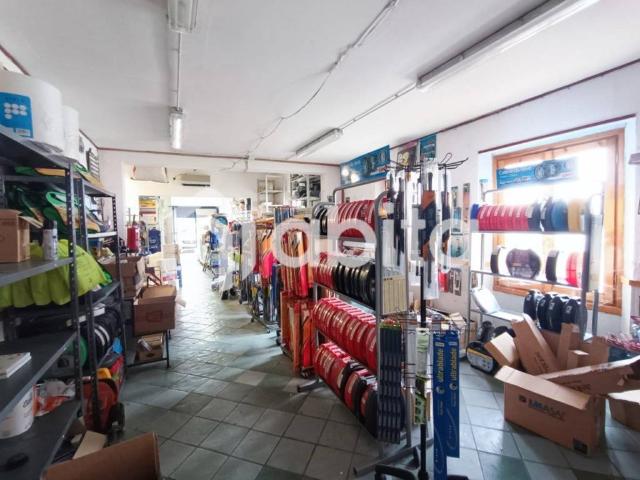 Locale Commerciale in vendita a Figline e Incisa Valdarno, Figline Valdarno