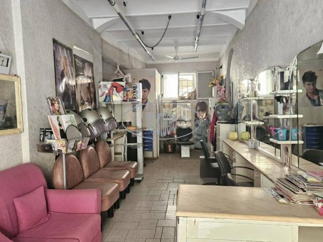Locale Commerciale in vendita a Figline e Incisa Valdarno, Figline Valdarno