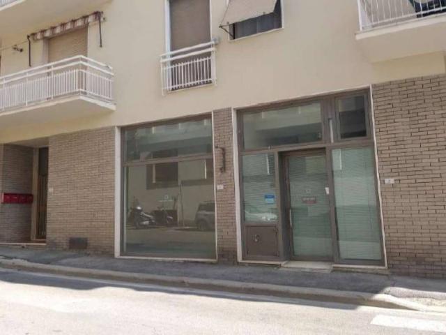 Locale Commerciale in vendita a Figline e Incisa Valdarno, Figline Valdarno