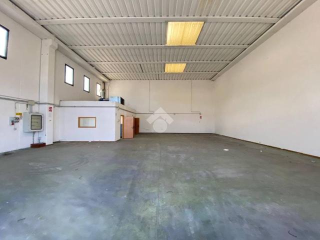 Locale Commerciale in vendita a Figline e Incisa Valdarno, Figline Valdarno