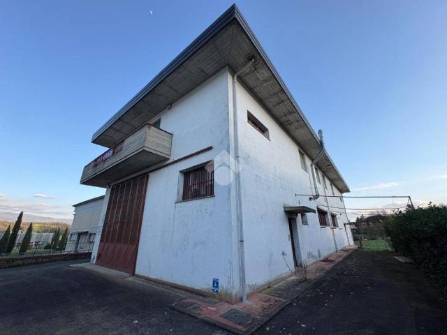 Locale Commerciale in vendita a Figline e Incisa Valdarno, Figline Valdarno