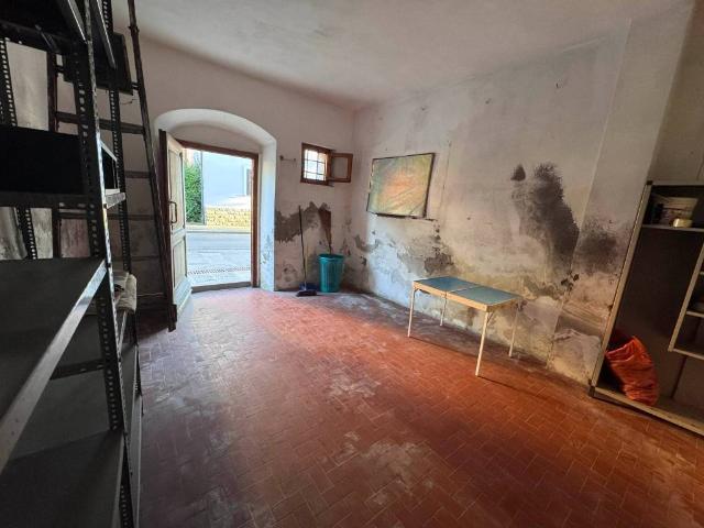 Locale Commerciale in vendita a Figline e Incisa Valdarno, Figline Valdarno