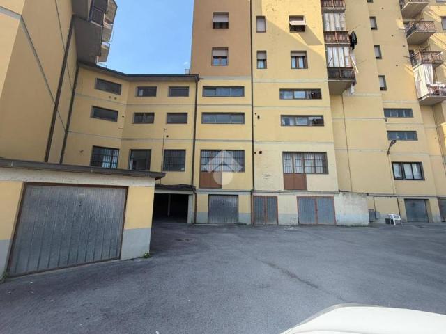 Locale Commerciale in vendita a Figline e Incisa Valdarno, Incisa Val D'arno