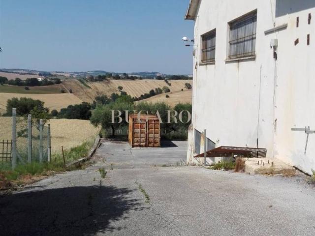 Locale Commerciale in vendita a Montoro, Marche