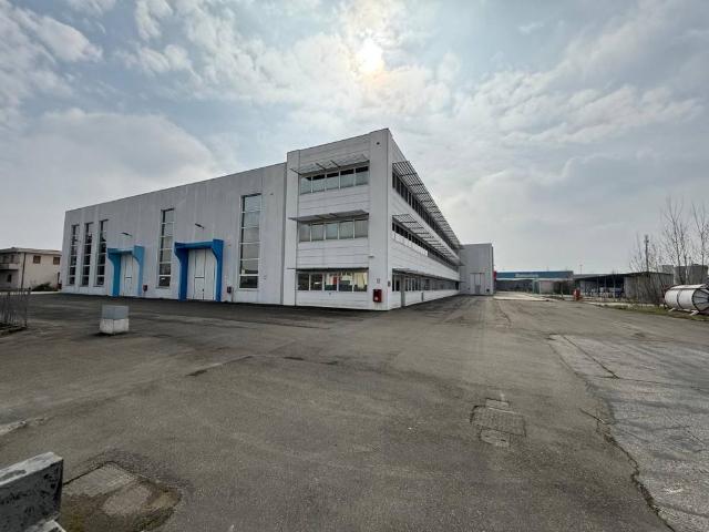 Locale Commerciale in vendita a Unione Comuni Modenesi Area Nord, Finale Emilia