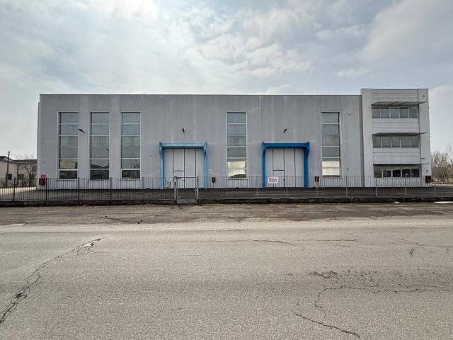 Locale Commerciale in vendita a Unione Comuni Modenesi Area Nord, Finale Emilia
