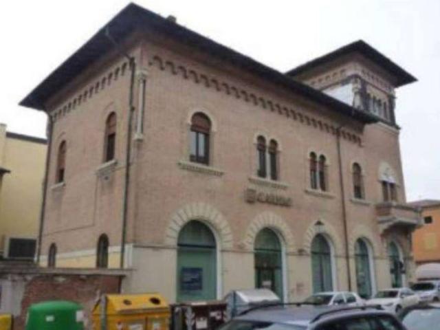 Locale Commerciale in vendita a Unione Comuni Modenesi Area Nord, Finale Emilia