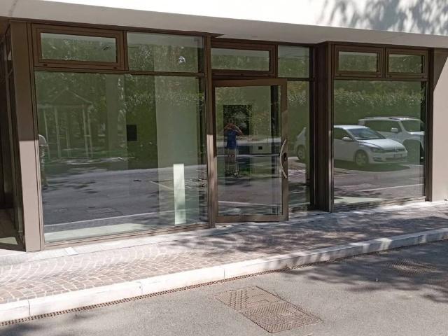 Locale Commerciale in vendita a Crocetta, Finale Emilia