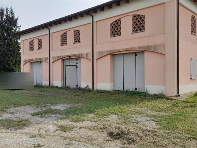 Locale Commerciale in vendita a Massa Finalese, Finale Emilia