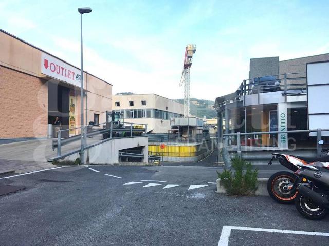 Locale Commerciale in vendita a Finale Ligure, Liguria
