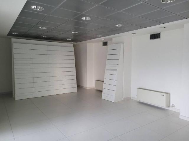 Locale Commerciale in vendita a Unione dei comuni del Distretto Ceramico, Fiorano Modenese