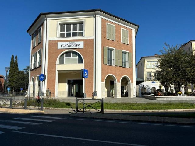 Locale Commerciale in vendita a Unione dei comuni del Distretto Ceramico, Fiorano Modenese