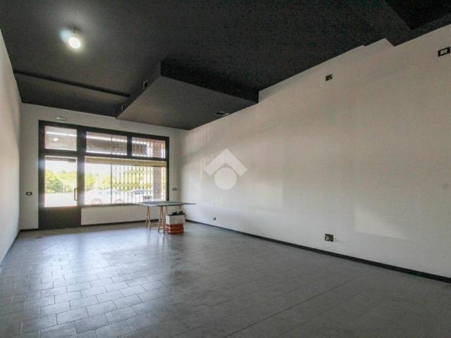 Locale Commerciale in vendita a Unione dei comuni del Distretto Ceramico, Fiorano Modenese