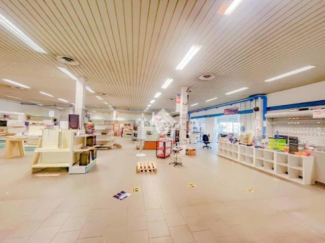 Locale Commerciale in vendita a Unione dei comuni del Distretto Ceramico, Fiorano Modenese