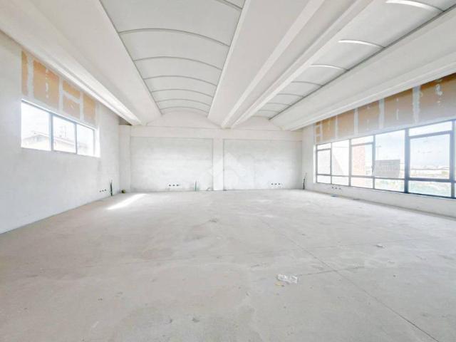 Locale Commerciale in vendita a Unione dei comuni del Distretto Ceramico, Fiorano Modenese