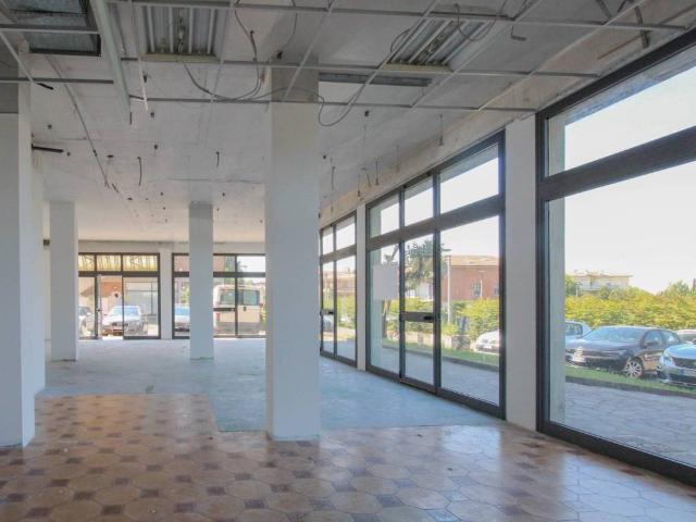 Locale Commerciale in vendita a Unione dei comuni del Distretto Ceramico, Fiorano Modenese