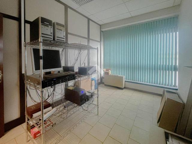 Locale Commerciale in vendita a Unione dei comuni del Distretto Ceramico, Fiorano Modenese
