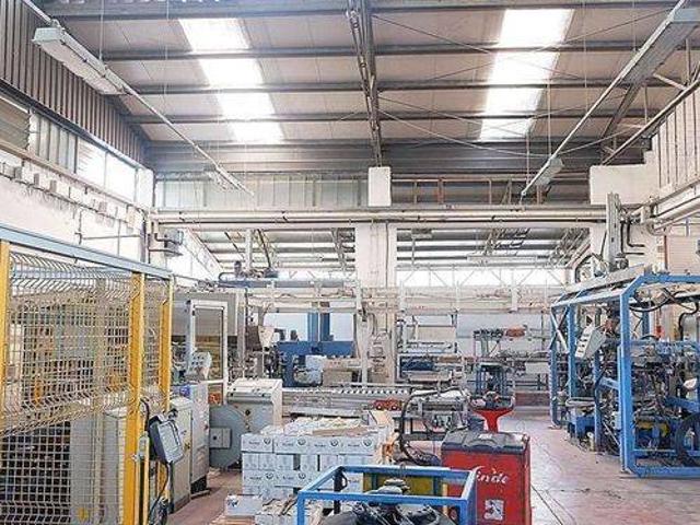 Locale Commerciale in vendita a Unione dei comuni del Distretto Ceramico, Sassuolo