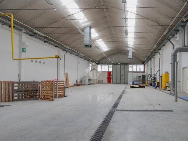 Locale Commerciale in vendita a Unione dei comuni del Distretto Ceramico, Fiorano Modenese