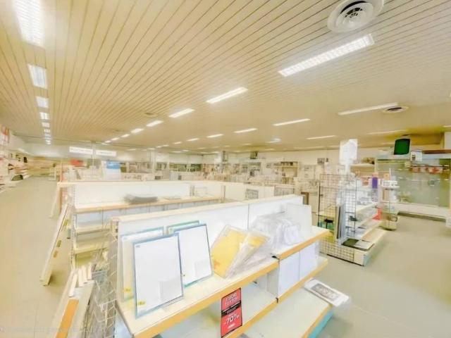 Locale Commerciale in vendita a Unione dei comuni del Distretto Ceramico, Fiorano Modenese