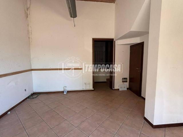 Locale Commerciale in vendita a Unione dei comuni del Distretto Ceramico, Fiorano Modenese