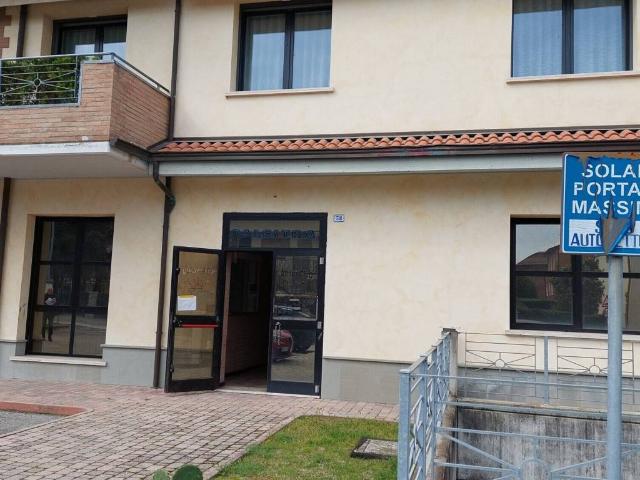 Locale Commerciale in vendita a Unione dei comuni del Distretto Ceramico, Fiorano Modenese