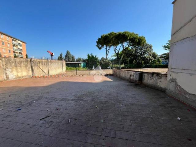 Locale Commerciale in vendita a Mantignano, Firenze