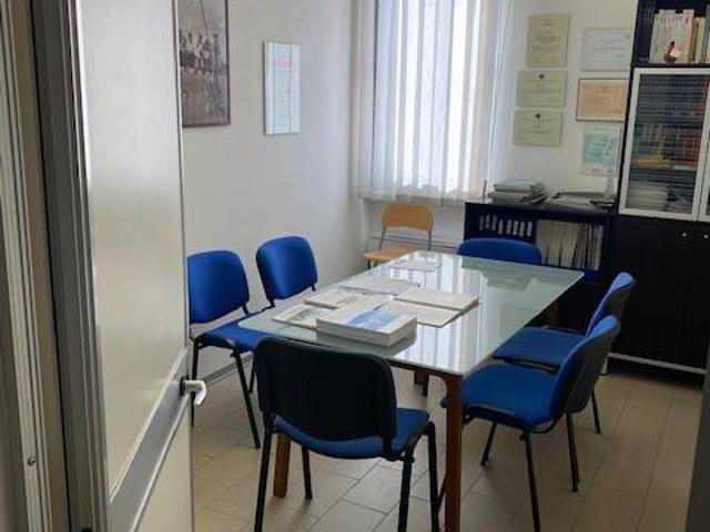 Locale Commerciale in vendita a Petriolo, Firenze