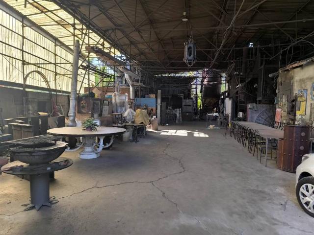 Locale Commerciale in vendita a Peretola, Firenze