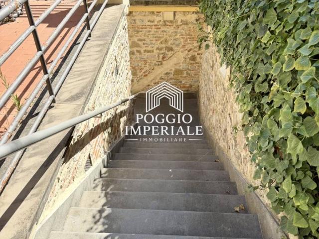 Locale Commerciale in vendita a Due Strade, Firenze