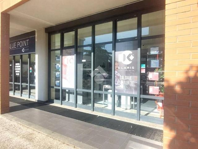 Locale Commerciale in vendita a Mantignano, Firenze