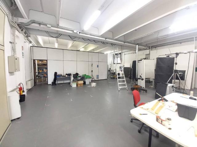 Locale Commerciale in vendita a Mantignano, Firenze