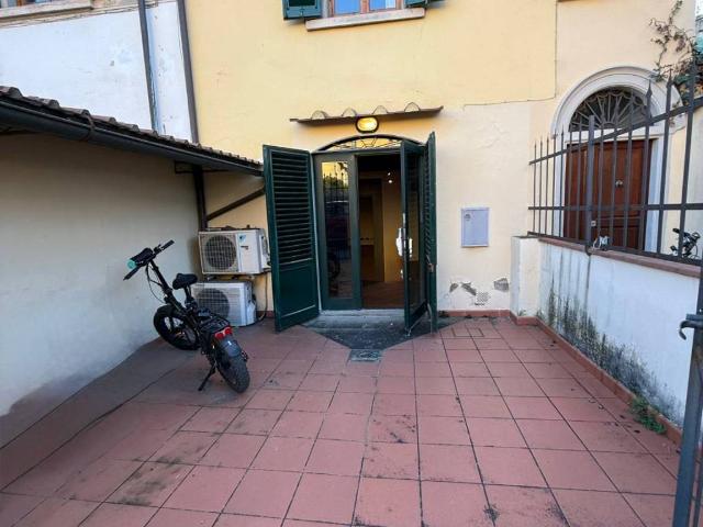 Locale Commerciale in vendita a Quartiere 2, Firenze