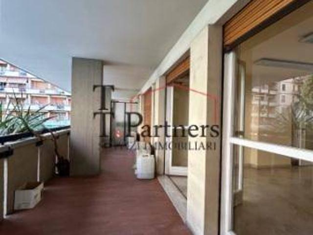 Locale Commerciale in vendita a Peretola, Firenze